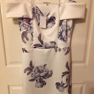 ✨Brand New!✨ Off the shoulder floral dress